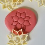 MĪCI voolimismassi lõikevorm, kollane lill