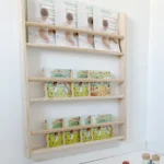 Montessori raamaturiiul seinale, väike